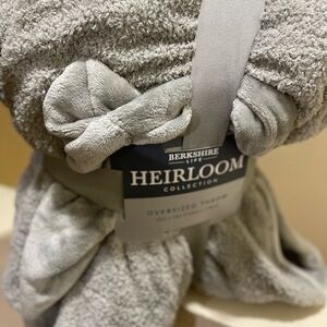 Berkshire Life Heirloom Collection Oversized Throw - Gray